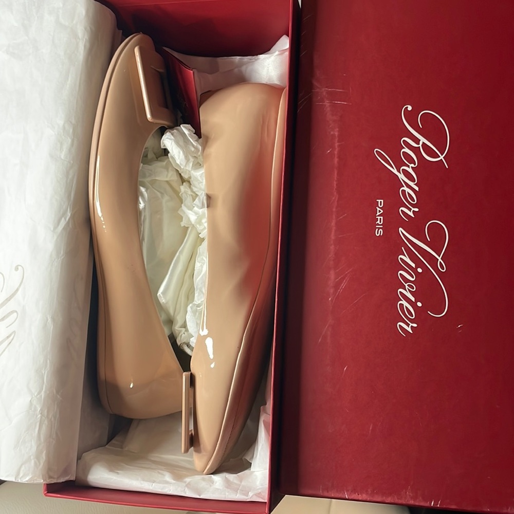 🤎🧡SOLD🤎🧡Pre-owned $595 Roger Vivier Nude Patent Ballet Flats, Size 37.5